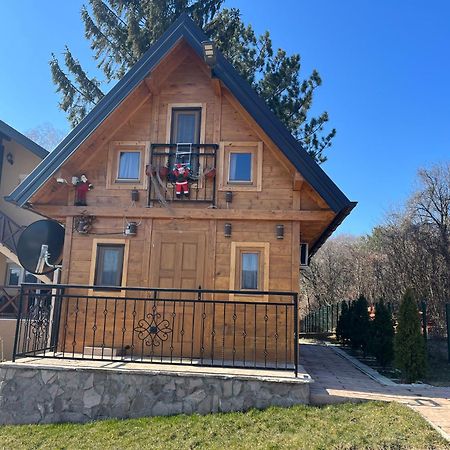 Apartmani Joka I Drvene Kucice Vrdnik Exteriör bild