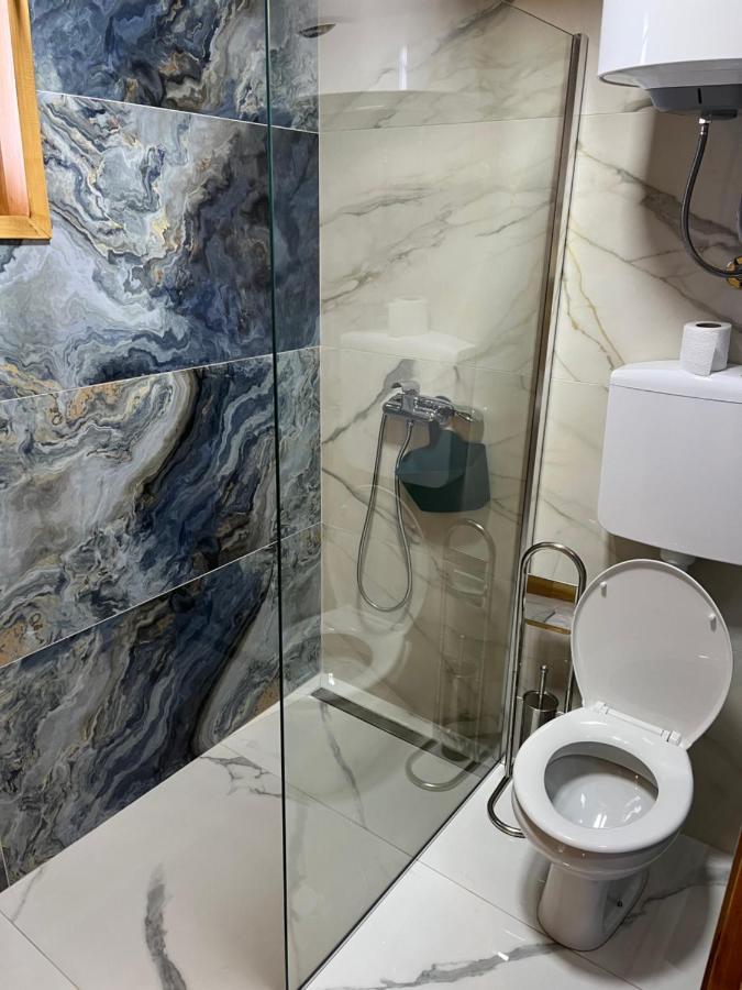 Apartmani Joka I Drvene Kucice Vrdnik Exteriör bild